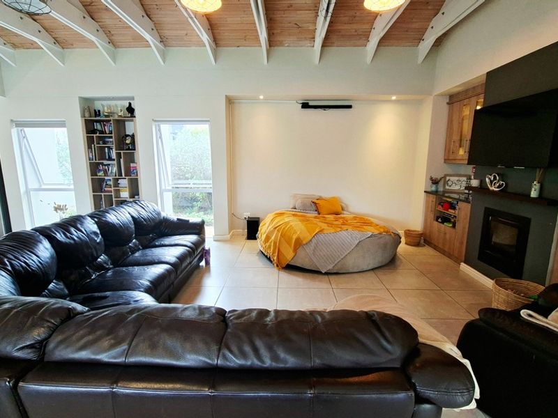 Stylish and Modern three bedroom home in Prestigious Langebaan Country Estate - Photo 4
