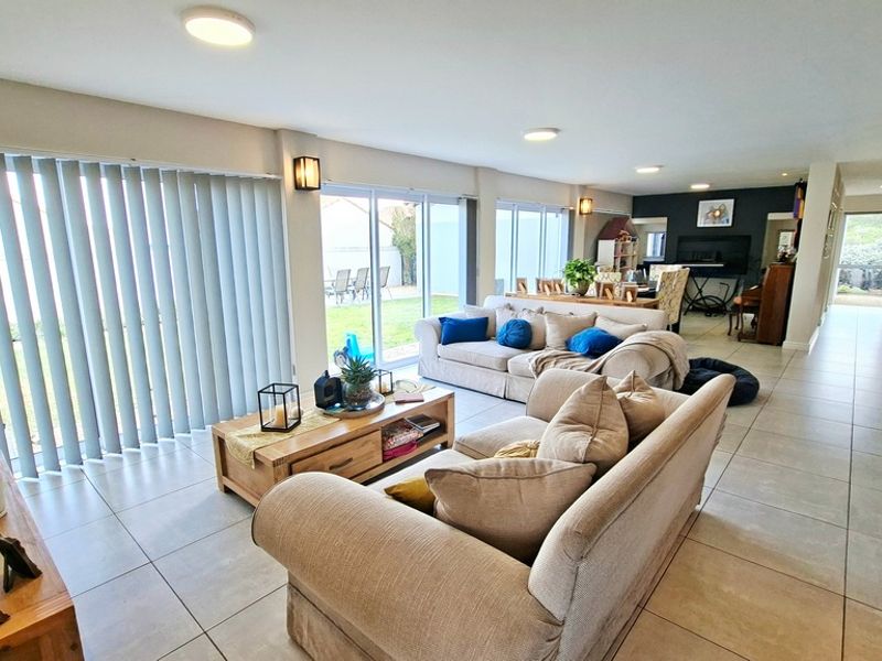 Stylish and Modern three bedroom home in Prestigious Langebaan Country Estate - Photo 3