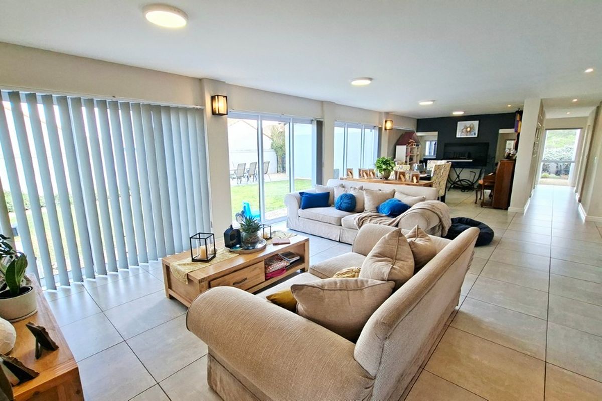 Stylish and Modern three bedroom home in Prestigious Langebaan Country Estate - Photo 3