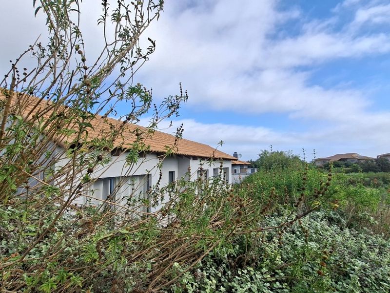 Modern three bedroom home with Seamless Indoor-Outdoor Living in Langebaan Country Estate - Photo 2