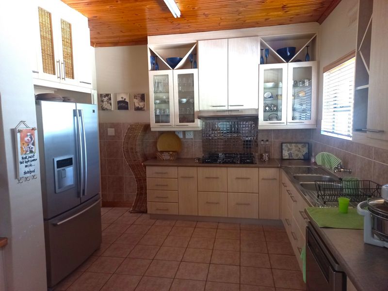 Spacious Family Home for Sale in Velddrif – West Coast Living at Its Best! - Photo 10