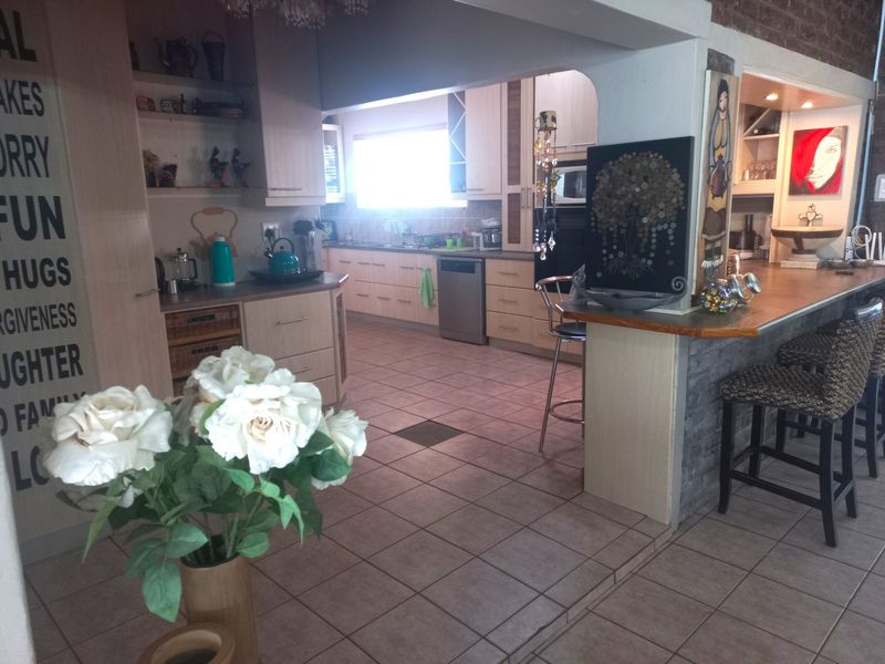 Spacious Family Home for Sale in Velddrif – West Coast Living at Its Best! - Photo 8