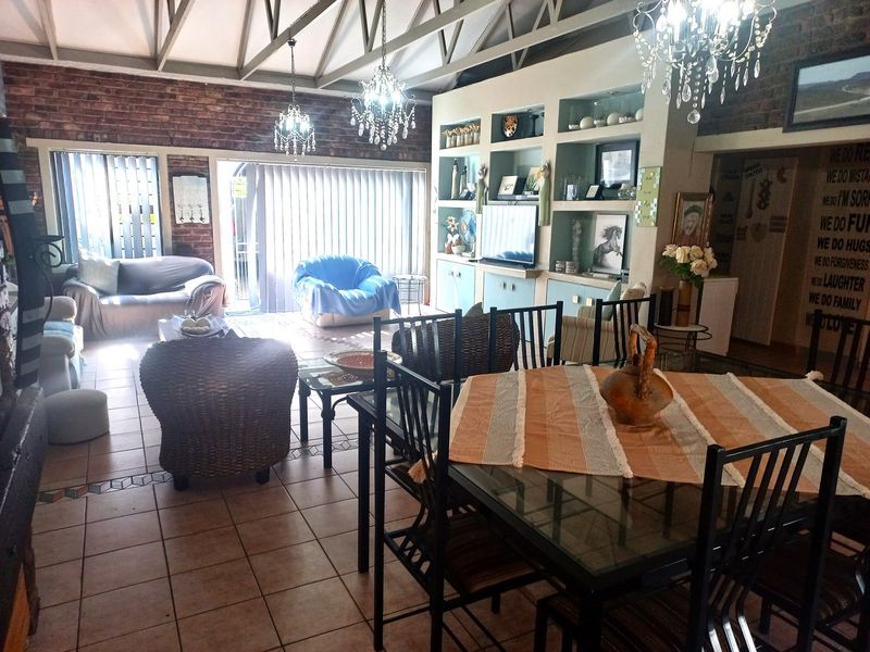 Spacious Family Home for Sale in Velddrif – West Coast Living at Its Best! - Photo 4