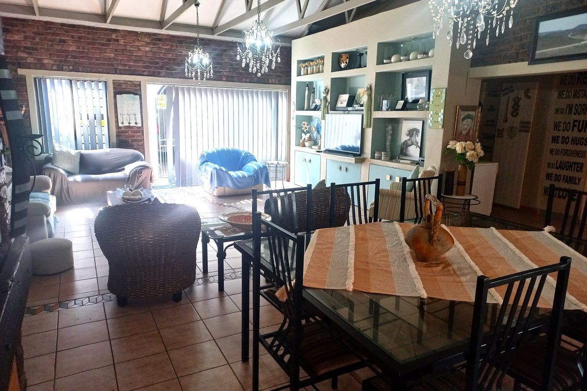Spacious Family Home for Sale in Velddrif – West Coast Living at Its Best! - Photo 4