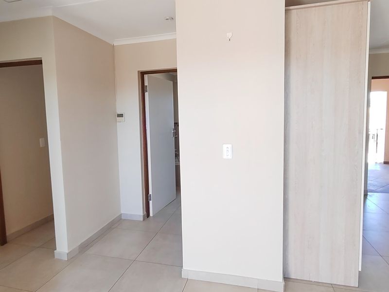 Stylish First-Floor Apartment with Balcony - Photo 8