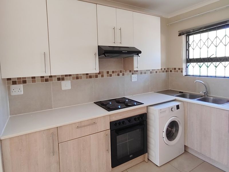 Stylish First-Floor Apartment with Balcony - Photo 4