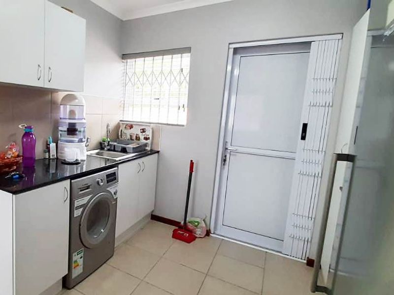 FAIRVIEW 2 BED 1 BATH TOWNHOUSE FOR RENT - Photo 4
