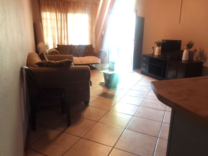 Spacious and Cozy 3-Bedroom Townhouse, Steps from Top Schools - Photo 6