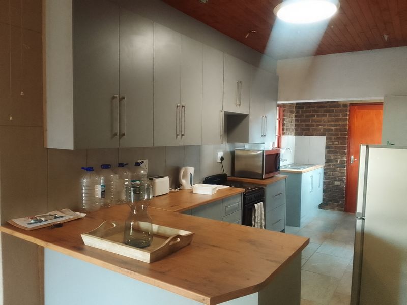 Spacious and Cozy 3-Bedroom Townhouse, Steps from Top Schools - Photo 2