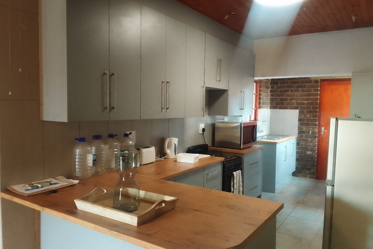 Spacious and Cozy 3-Bedroom Townhouse, Steps from Top Schools - Photo 2