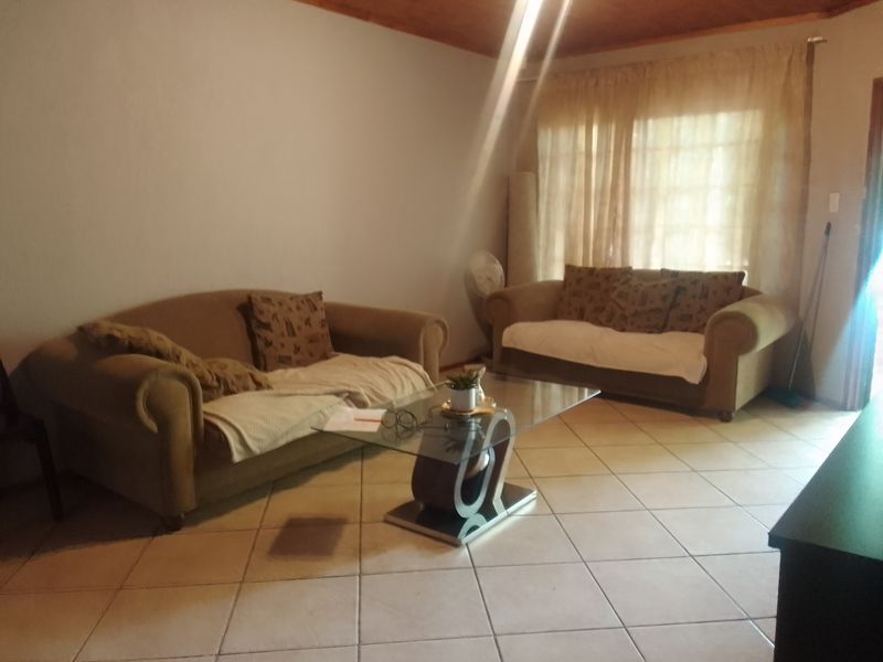 Spacious and Cozy 3-Bedroom Townhouse, Steps from Top Schools - Photo 4