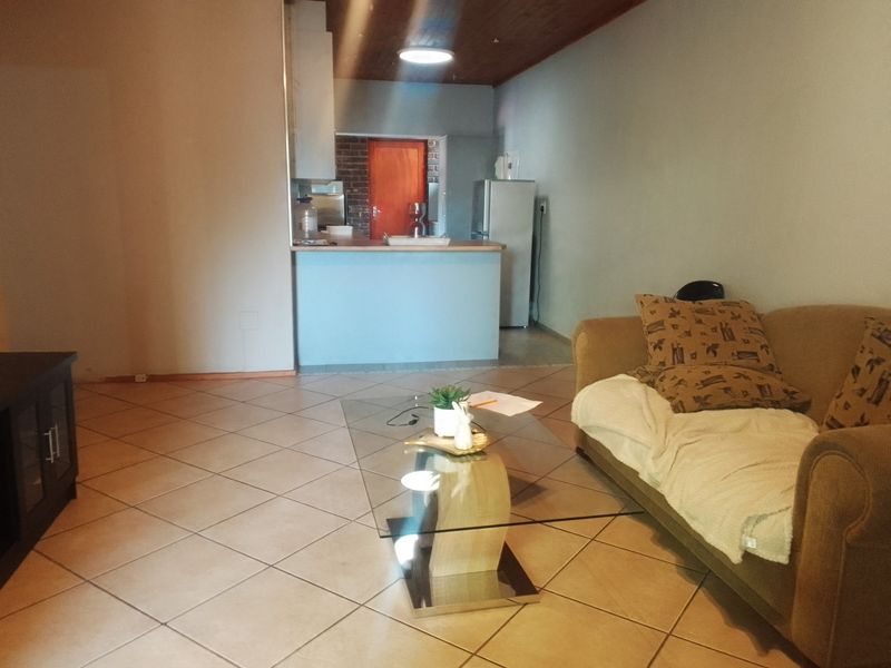 Spacious and Cozy 3-Bedroom Townhouse, Steps from Top Schools - Photo 5