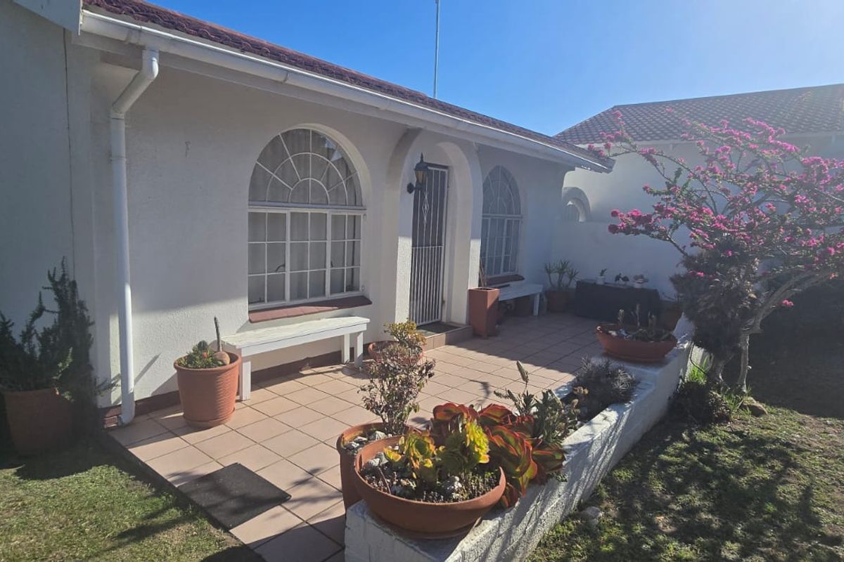 Excellent Investment Townhouse in Secure Outeniqua Estate - Photo 2