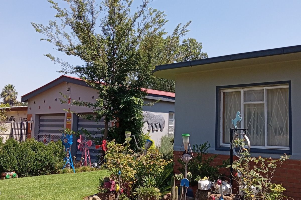 Stone’s Throw from Hennenman High | Picture-Perfect Garden & Income-Generating Flatlet - Photo 3