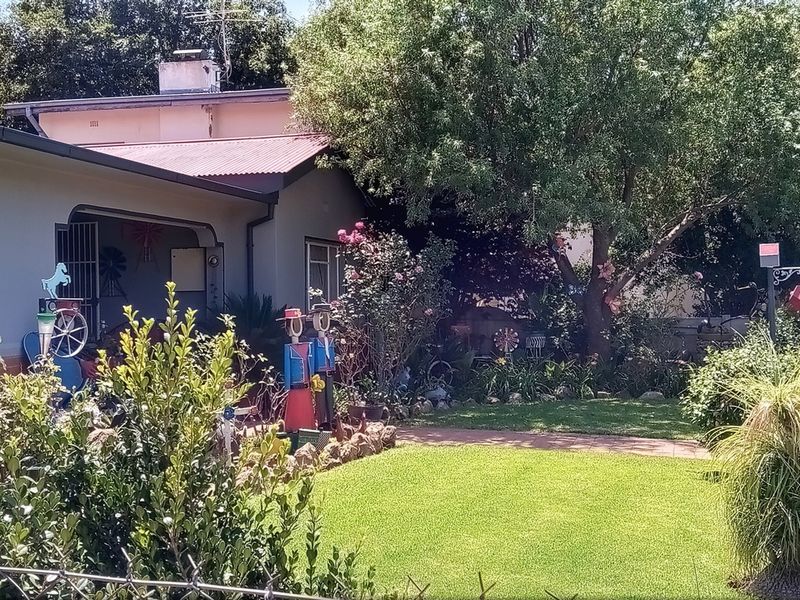 Stone’s Throw from Hennenman High | Picture-Perfect Garden & Income-Generating Flatlet - Photo 2