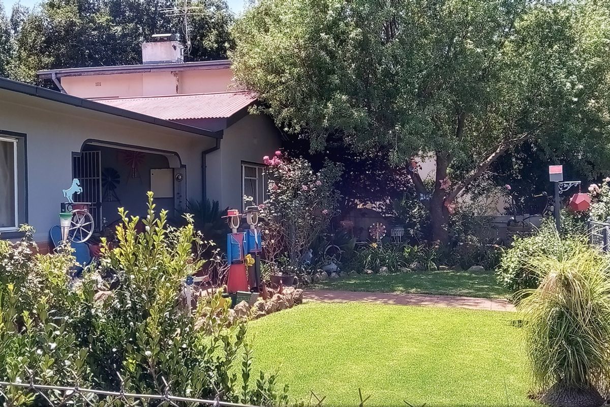 Stone’s Throw from Hennenman High | Picture-Perfect Garden & Income-Generating Flatlet - Photo 2