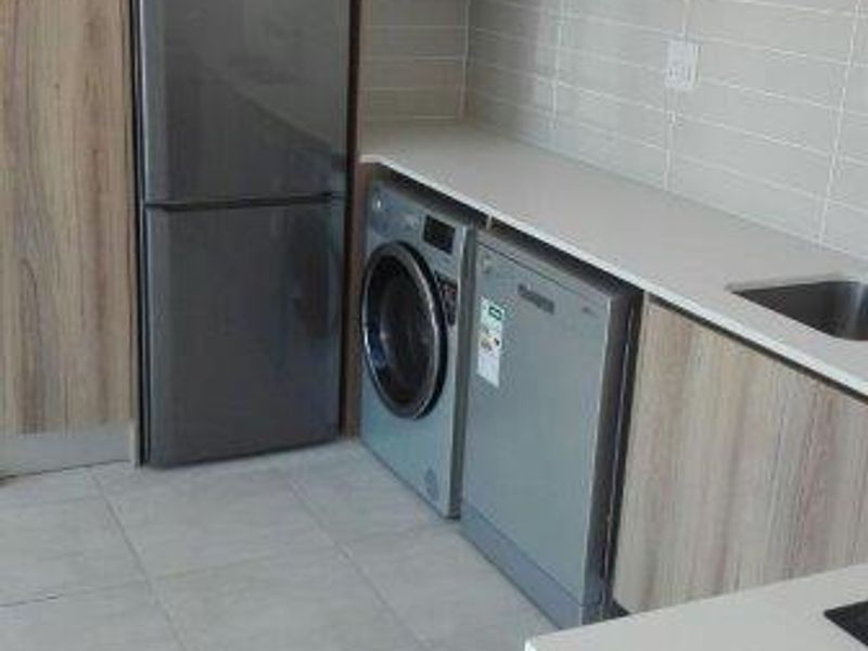 Modern 1-Bedroom Apartment to Rent at The Jade, Somerset West - Photo 3