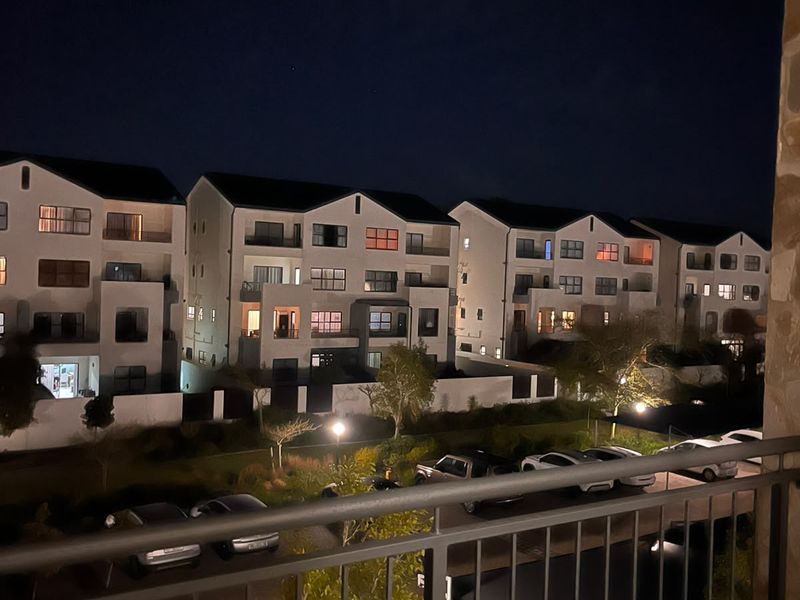 Modern 1-Bedroom Apartment to Rent at The Jade, Somerset West - Photo 1
