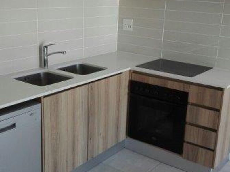 Modern 1-Bedroom Apartment to Rent at The Jade, Somerset West - Photo 5