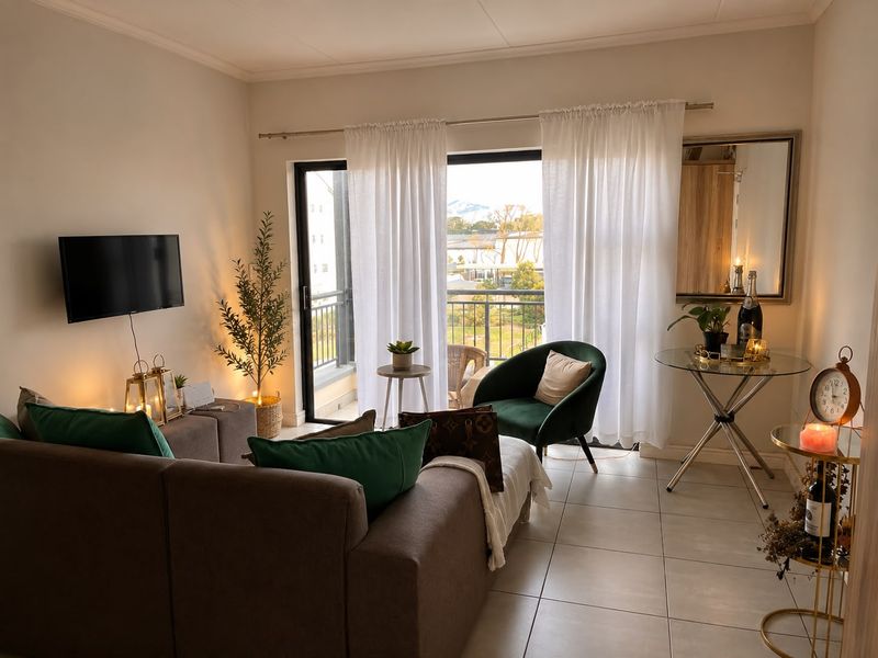Modern 1-Bedroom Apartment to Rent at The Jade, Somerset West - Photo 9