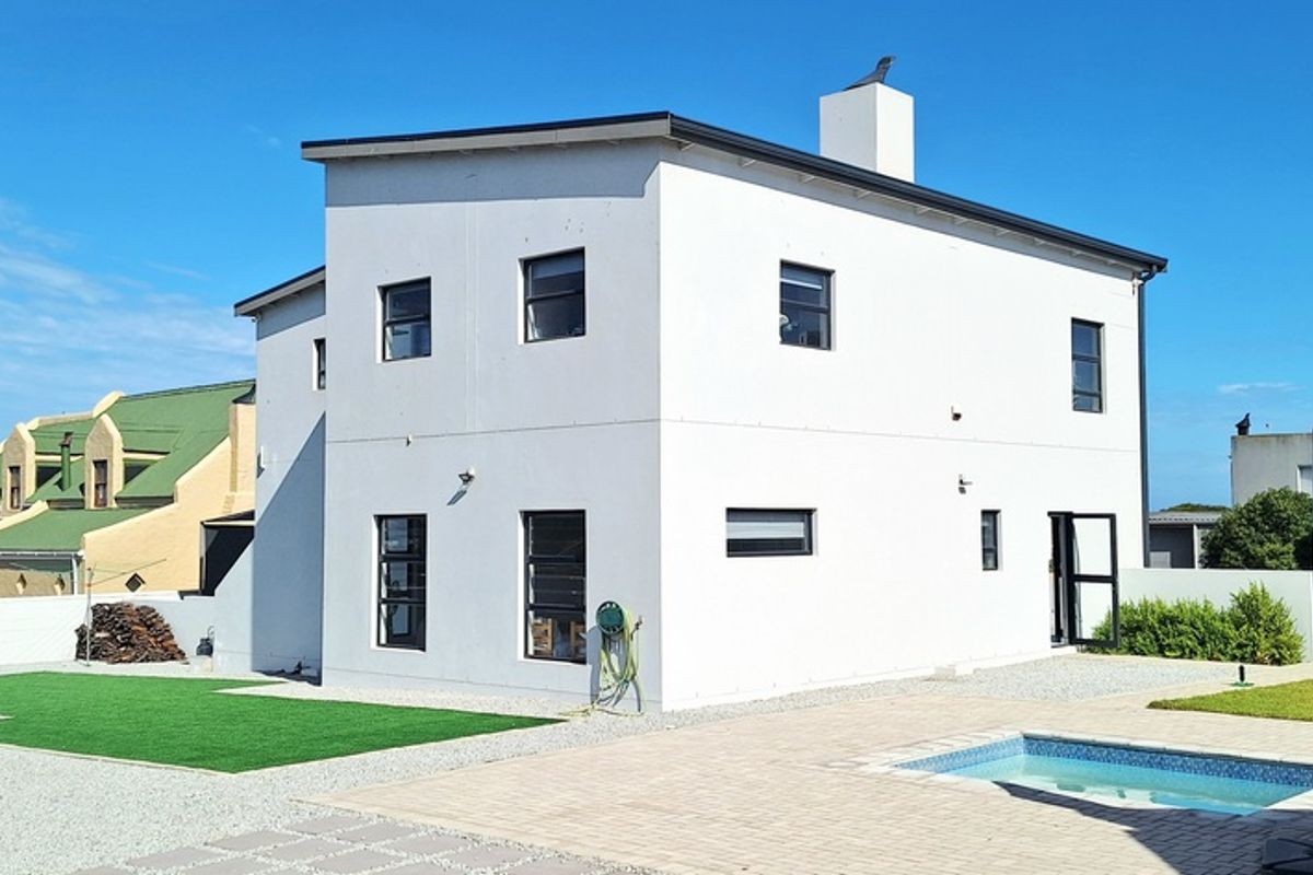 Absolutely Stunning Home with Sea Views in Myburgh Park, Langebaan - Photo 2