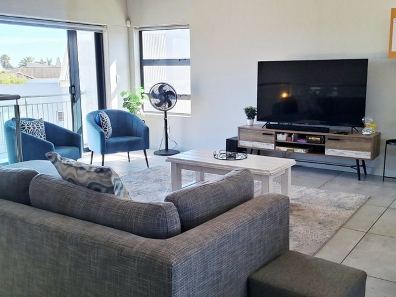 Absolutely Stunning Home with Sea Views in Myburgh Park, Langebaan - Photo 10