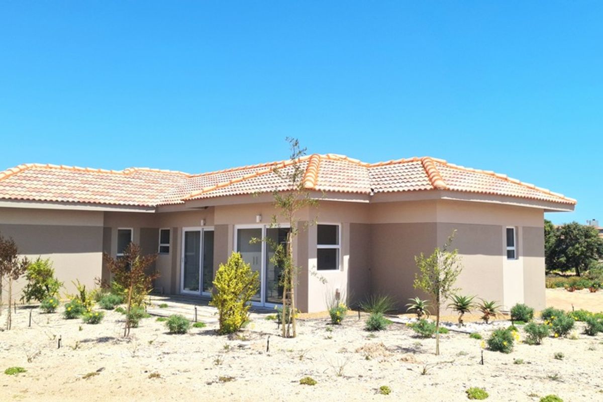 4 Bedroom Delux in Langebaan Country Estate - Photo 2