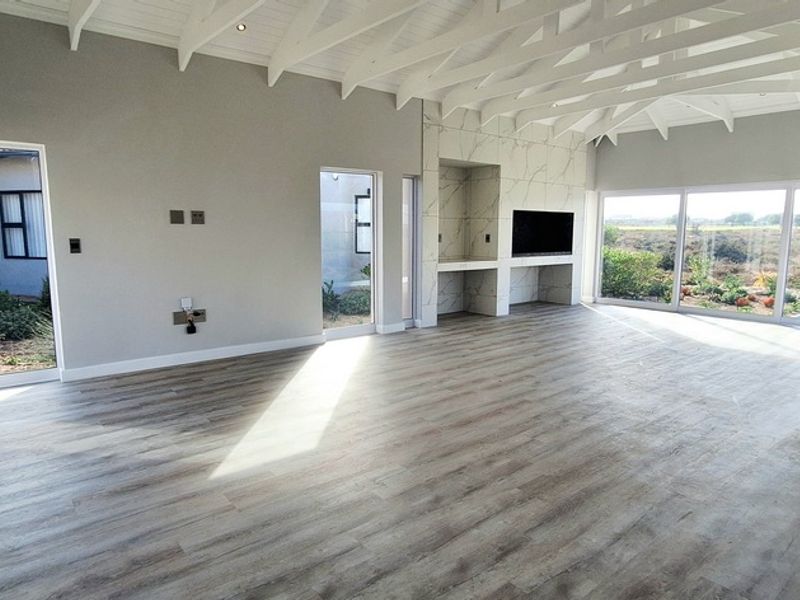 4 Bedroom Delux in Langebaan Country Estate - Photo 8