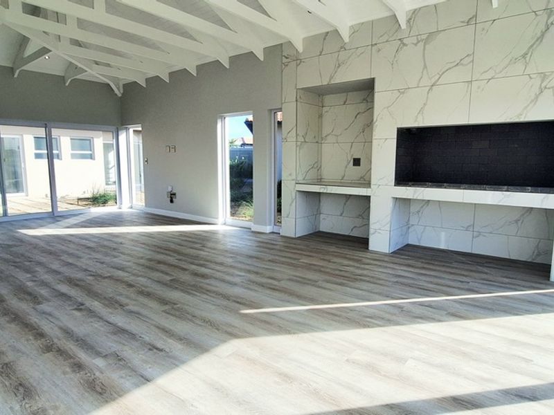 4 Bedroom Delux in Langebaan Country Estate - Photo 6