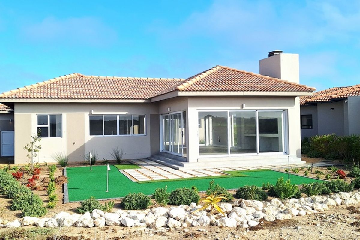 4 Bedroom Delux in Langebaan Country Estate - Photo 3