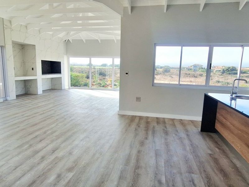 4 Bedroom Delux in Langebaan Country Estate - Photo 9