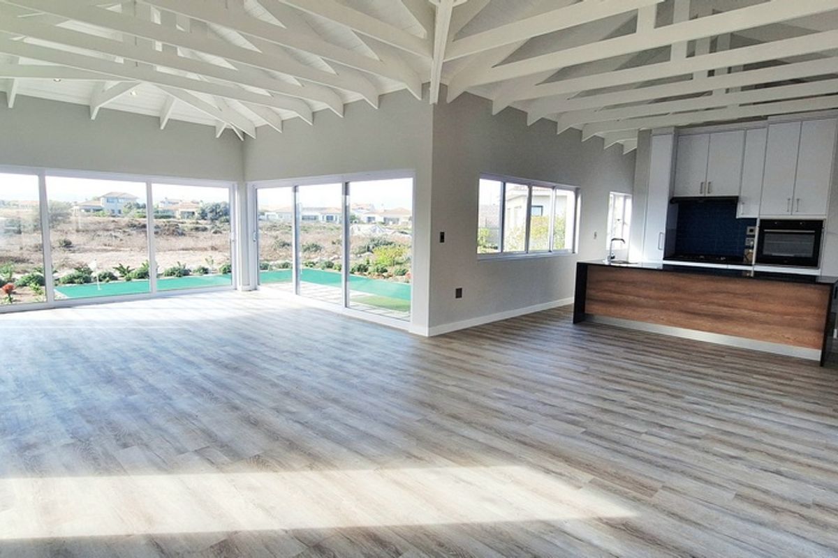 4 Bedroom Delux in Langebaan Country Estate - Photo 4