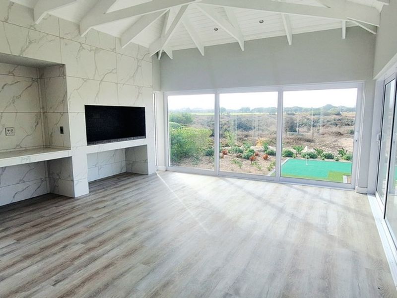 4 Bedroom Delux in Langebaan Country Estate - Photo 5