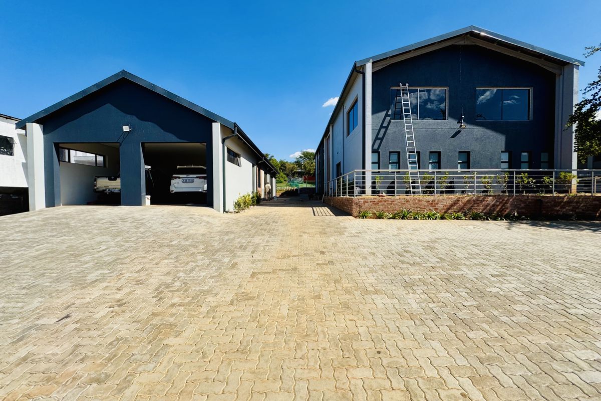 Contemporary Family Living in a Prestigious Eco Estate - Photo 5