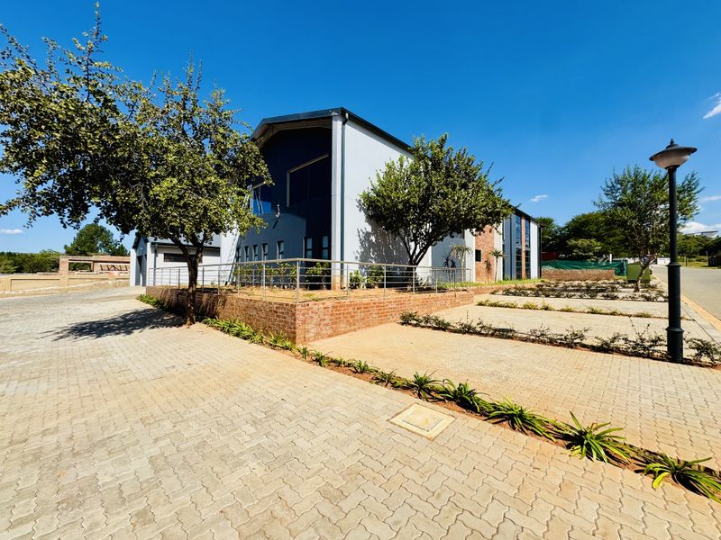 Contemporary Family Living in a Prestigious Eco Estate - Photo 7