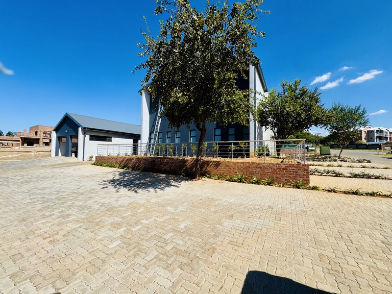 Contemporary Family Living in a Prestigious Eco Estate - Photo 6