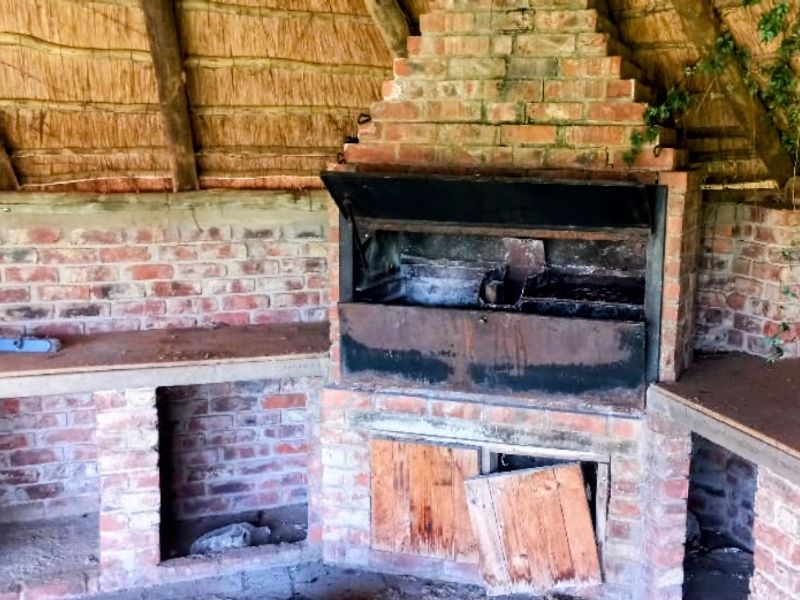 Spacious Family Home with Income-Generating Flat – Hennenman - Photo 5