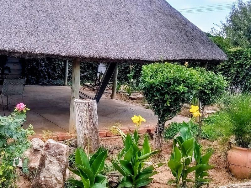 Spacious Family Home with Income-Generating Flat – Hennenman - Photo 3