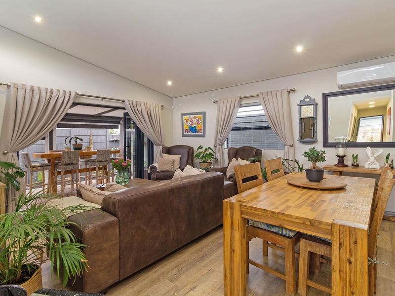 Exquisite Two Bedroom Home In An Immaculate Condition! - Photo 7