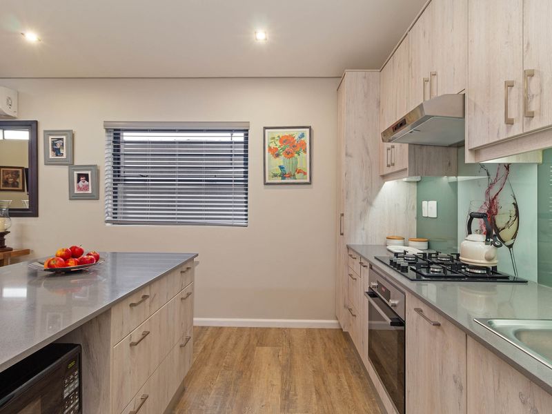 Exquisite Two Bedroom Home In An Immaculate Condition! - Photo 5
