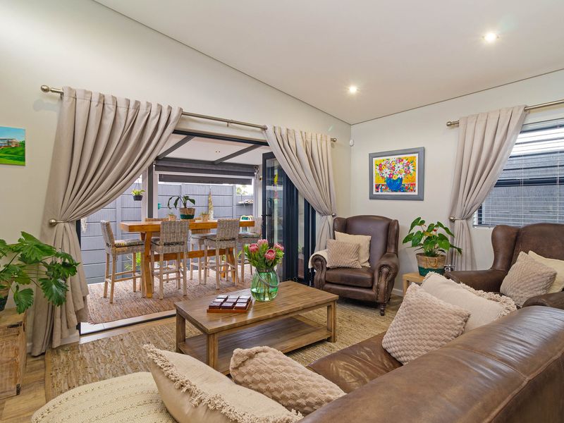 Exquisite Two Bedroom Home In An Immaculate Condition! - Photo 8