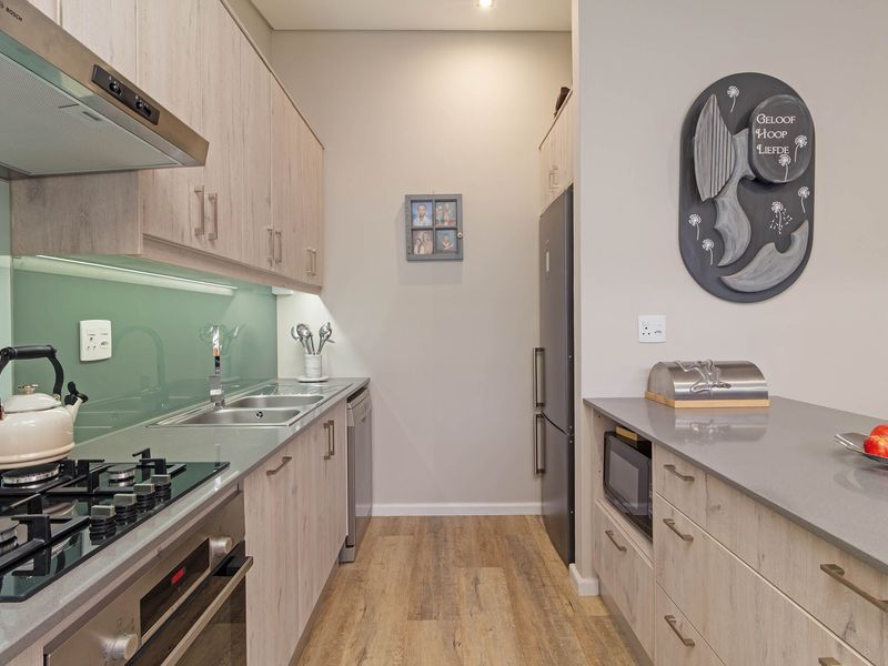 Exquisite Two Bedroom Home In An Immaculate Condition! - Photo 3