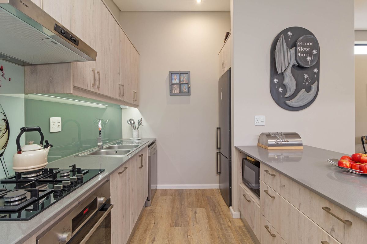 Exquisite Two Bedroom Home In An Immaculate Condition! - Photo 3