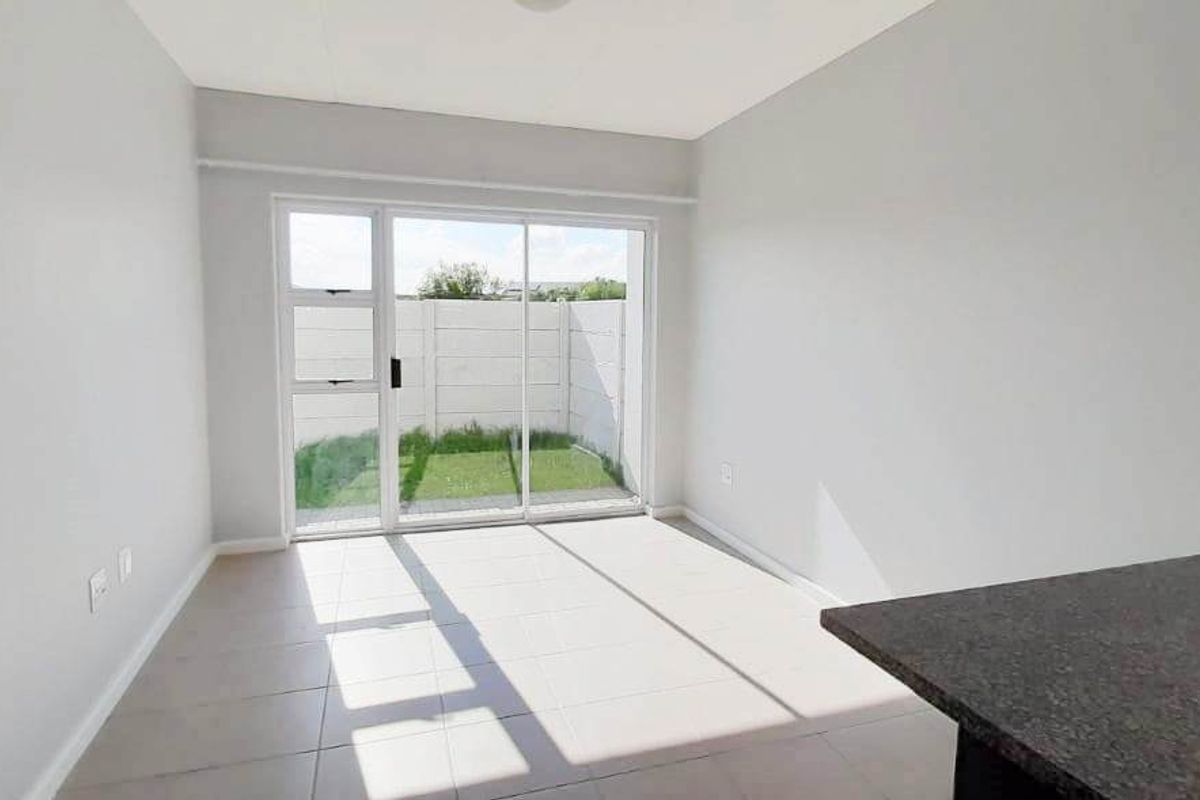 FAIRVIEW 2 BED 2 BATH TOWNHOUSE FOR RENT - Photo 4