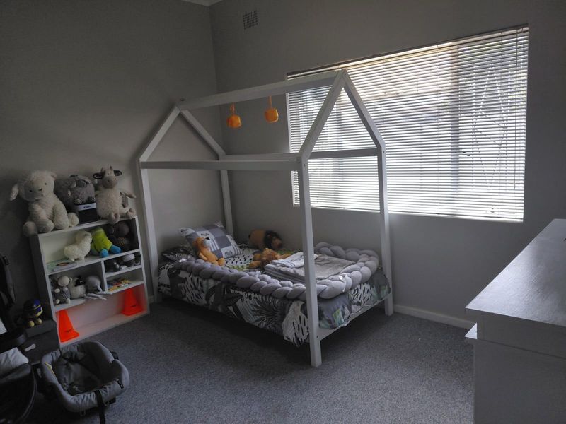 Dual Purpose Family Home - Photo 7