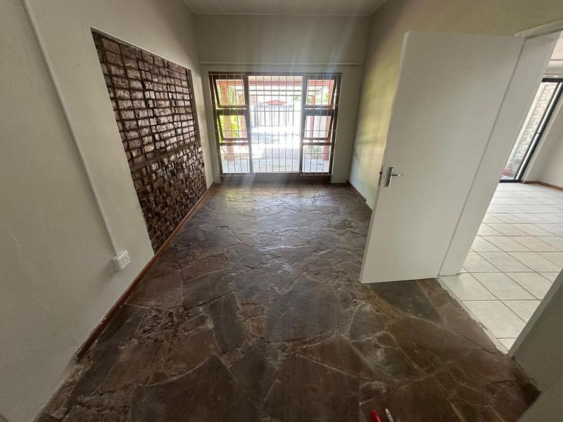 Dual Purpose Family Home - Photo 2