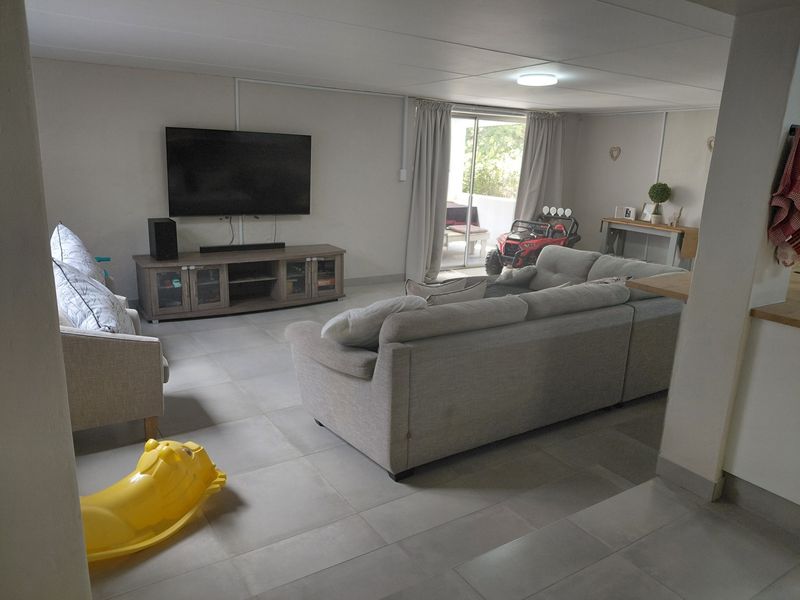 Dual Purpose Family Home - Photo 3