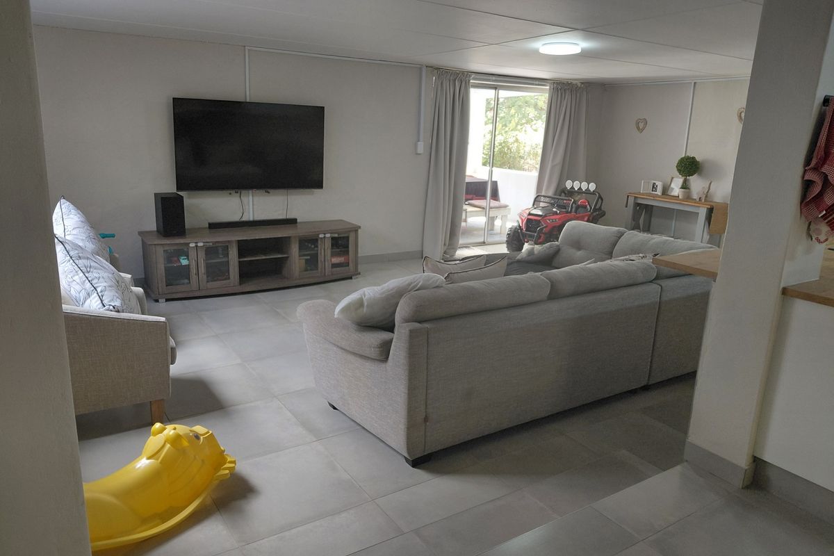 Dual Purpose Family Home - Photo 3