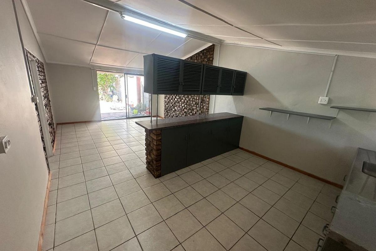 Dual Purpose Family Home - Photo 4