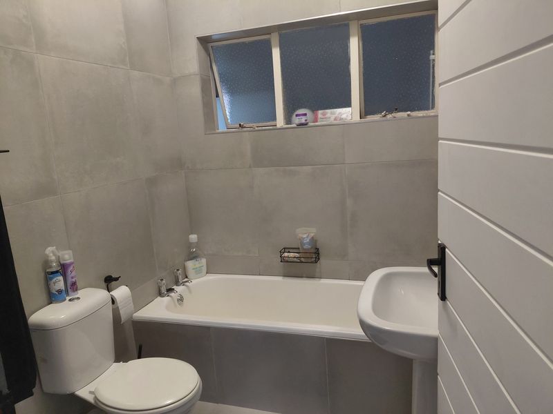 Dual Purpose Family Home - Photo 10